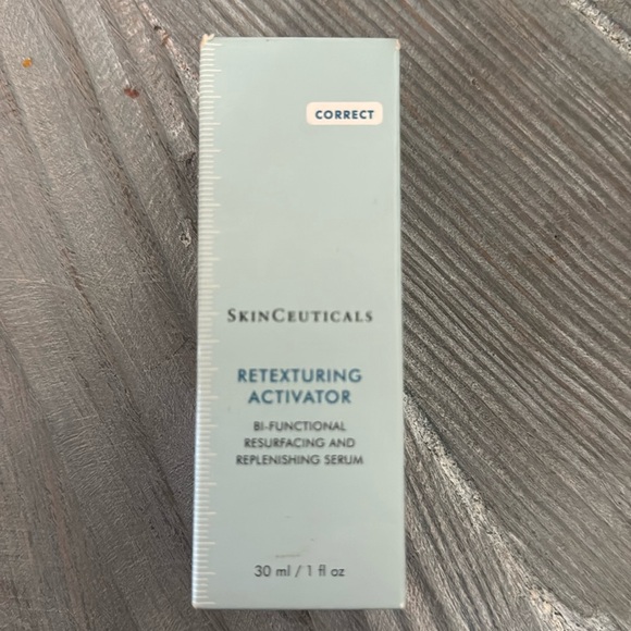 This oil-free serum exfoliates skin and replenishes moisture for radiant skin